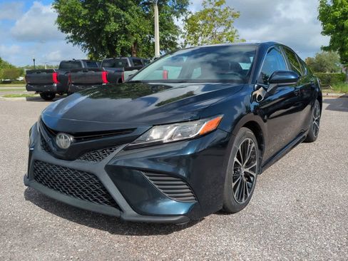 Used 2019 Toyota Camry SE FWD image 2