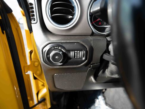 Used 2019 Jeep Wrangler Unlimited Rubicon image 11