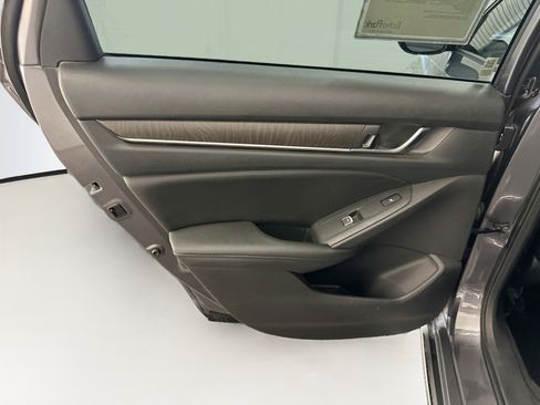 Used 2019 Honda Accord Touring image 28