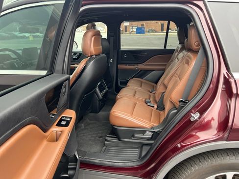 Used 2020 Lincoln Aviator Reserve w/ Equipment Group 201A image 33