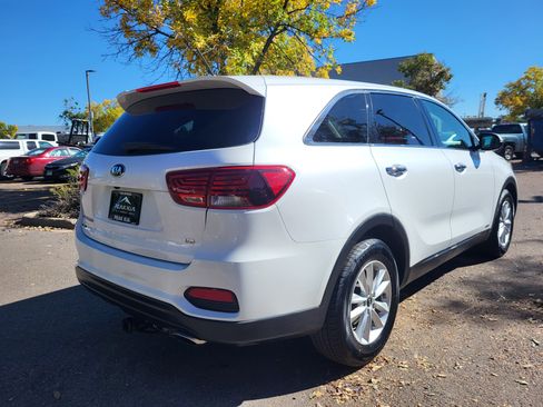 Used 2019 Kia Sorento LX image 3