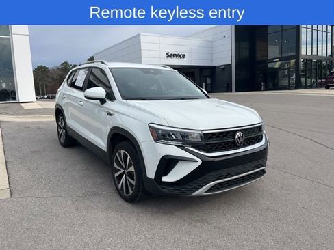 Used 2023 Volkswagen Taos SE image 3