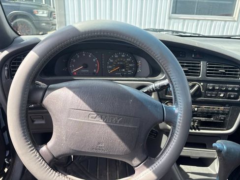 Used 1994 Toyota Camry XLE FWD image 9