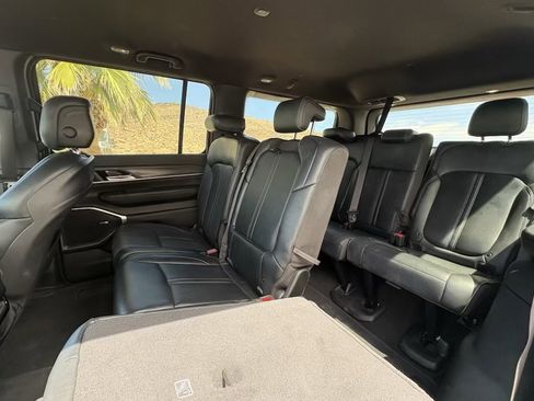 Used 2023 Jeep Wagoneer Series II AWD/4WD image 10
