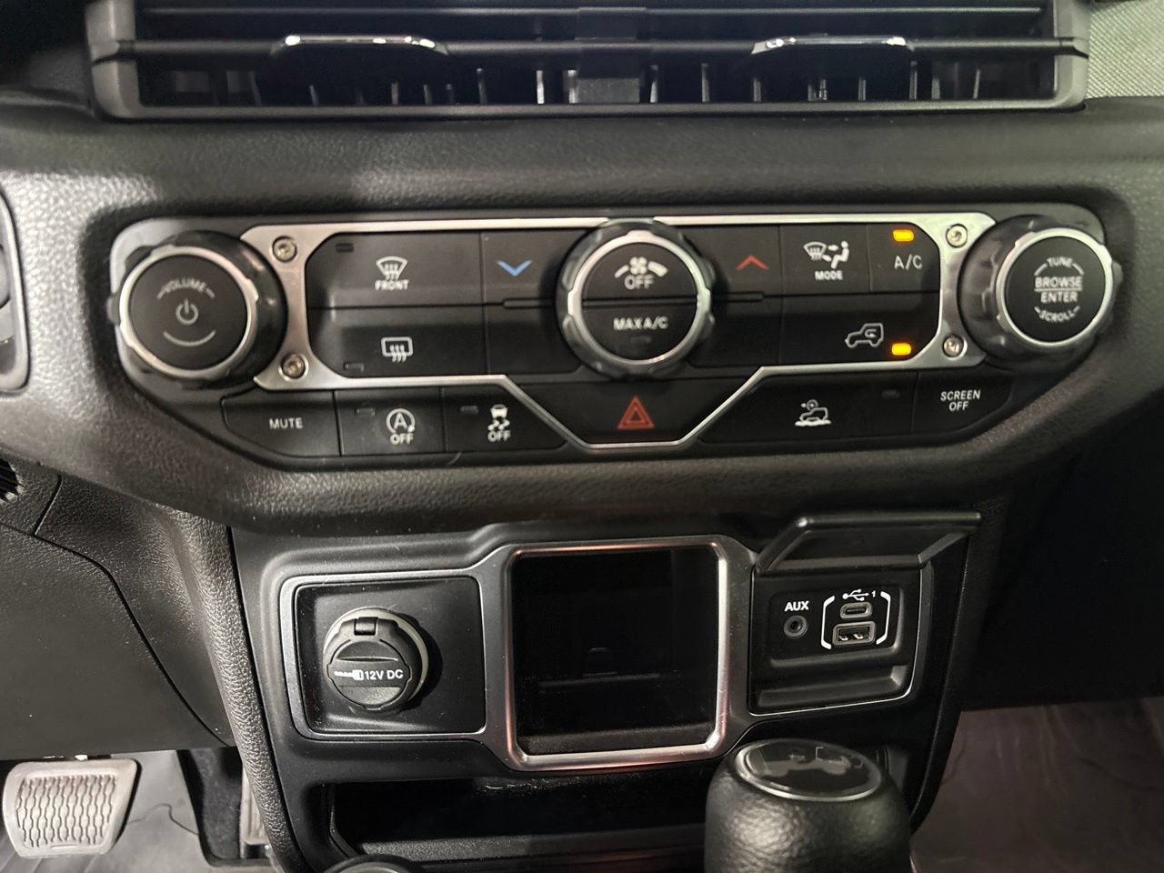 Used 2024 Jeep Wrangler Unlimited Sport AWD/4WD image 19