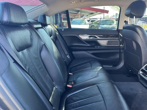 Used 2019 BMW 740i xDrive image 24