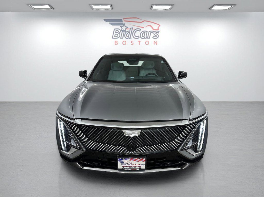 Used 2024 Cadillac Lyriq Luxury AWD/4WD image 2