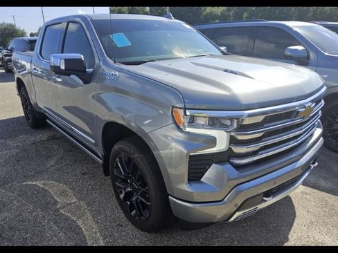 Used 2025 Chevrolet Silverado 1500 High Country AWD/4WD image 2