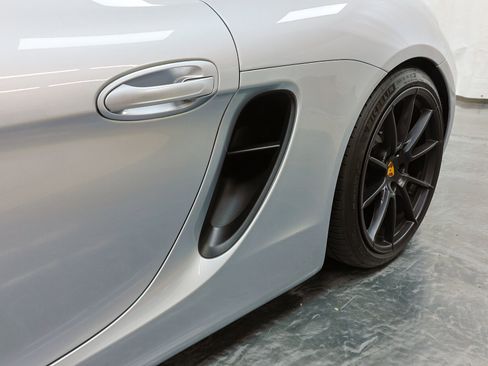 Used 2016 Porsche Boxster Spyder image 12