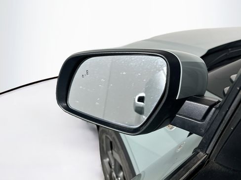 Used 2025 Hyundai Venue SEL FWD image 16