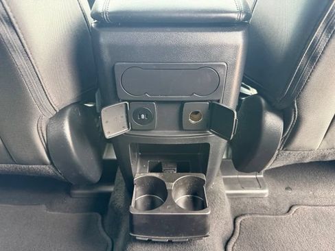 Used 2024 Ford Explorer XLT RWD image 34
