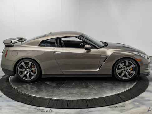 Used 2009 Nissan GT-R Premium AWD/4WD image 29