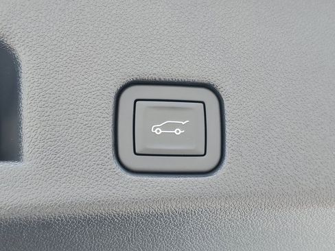 Used 2025 Buick Enclave Preferred image 9