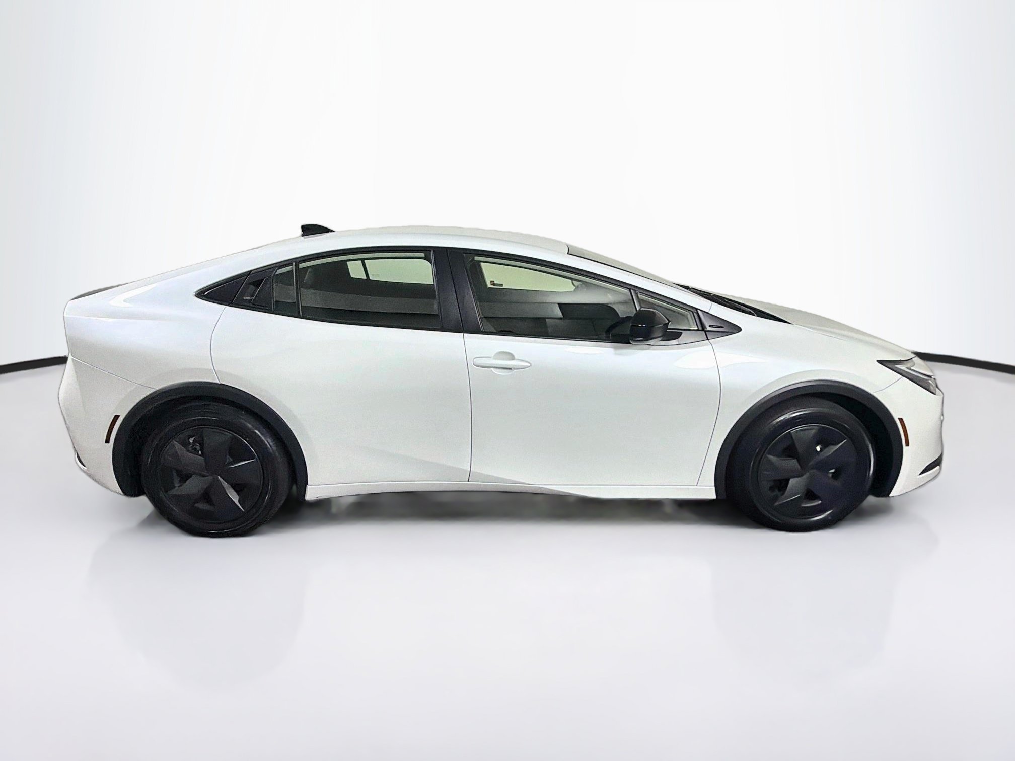 Used 2026 Toyota Prius LE FWD image 10