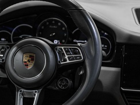 Used 2020 Porsche Cayenne Turbo image 17