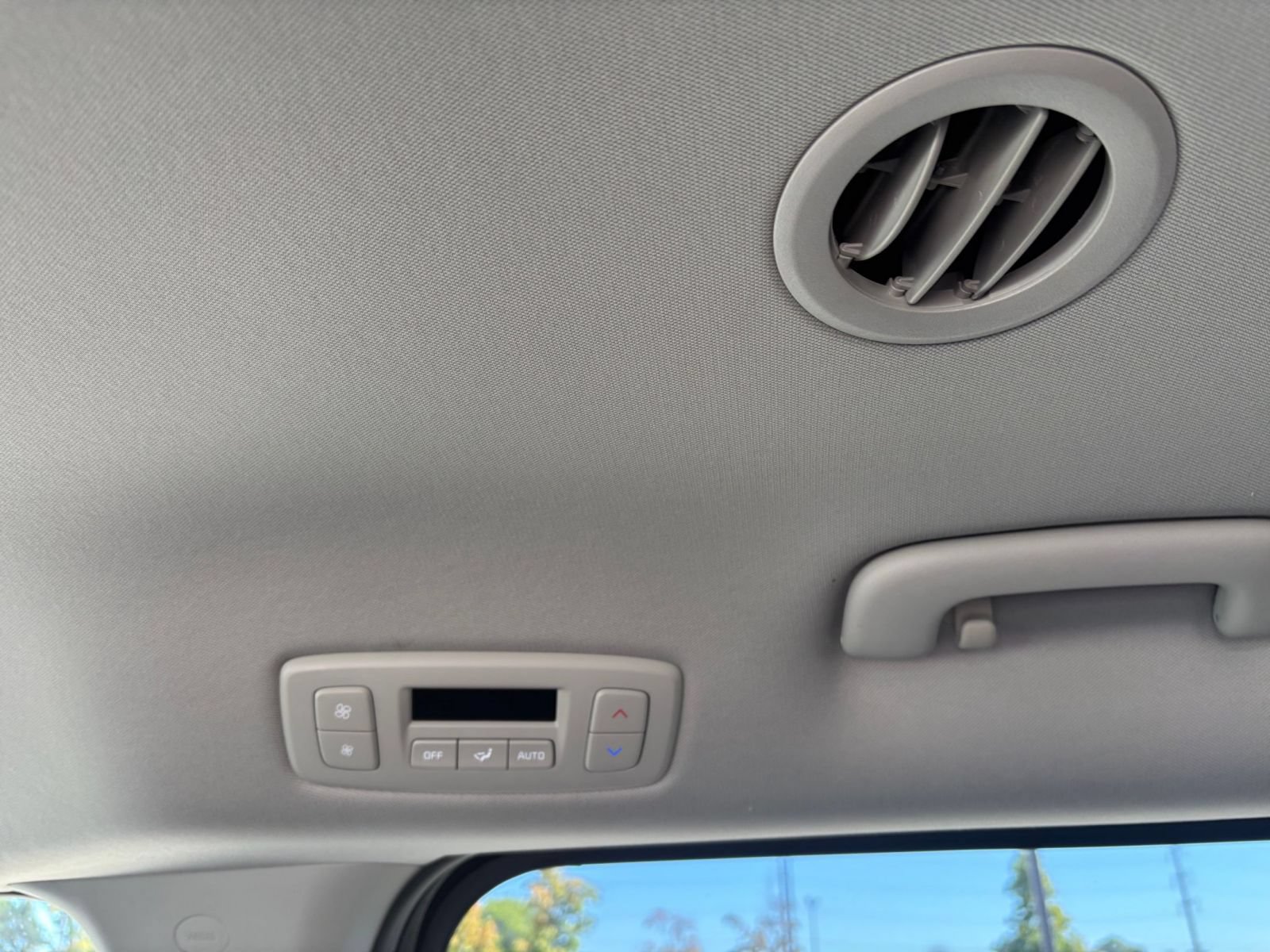 Used 2026 Kia Carnival FWD image 24