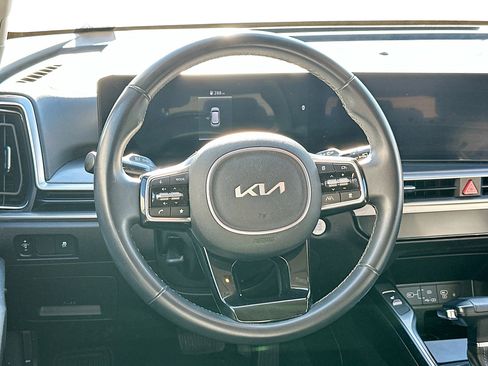 Used 2024 Kia Sorento S image 17