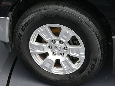 Used 2017 Nissan Titan SV image 7