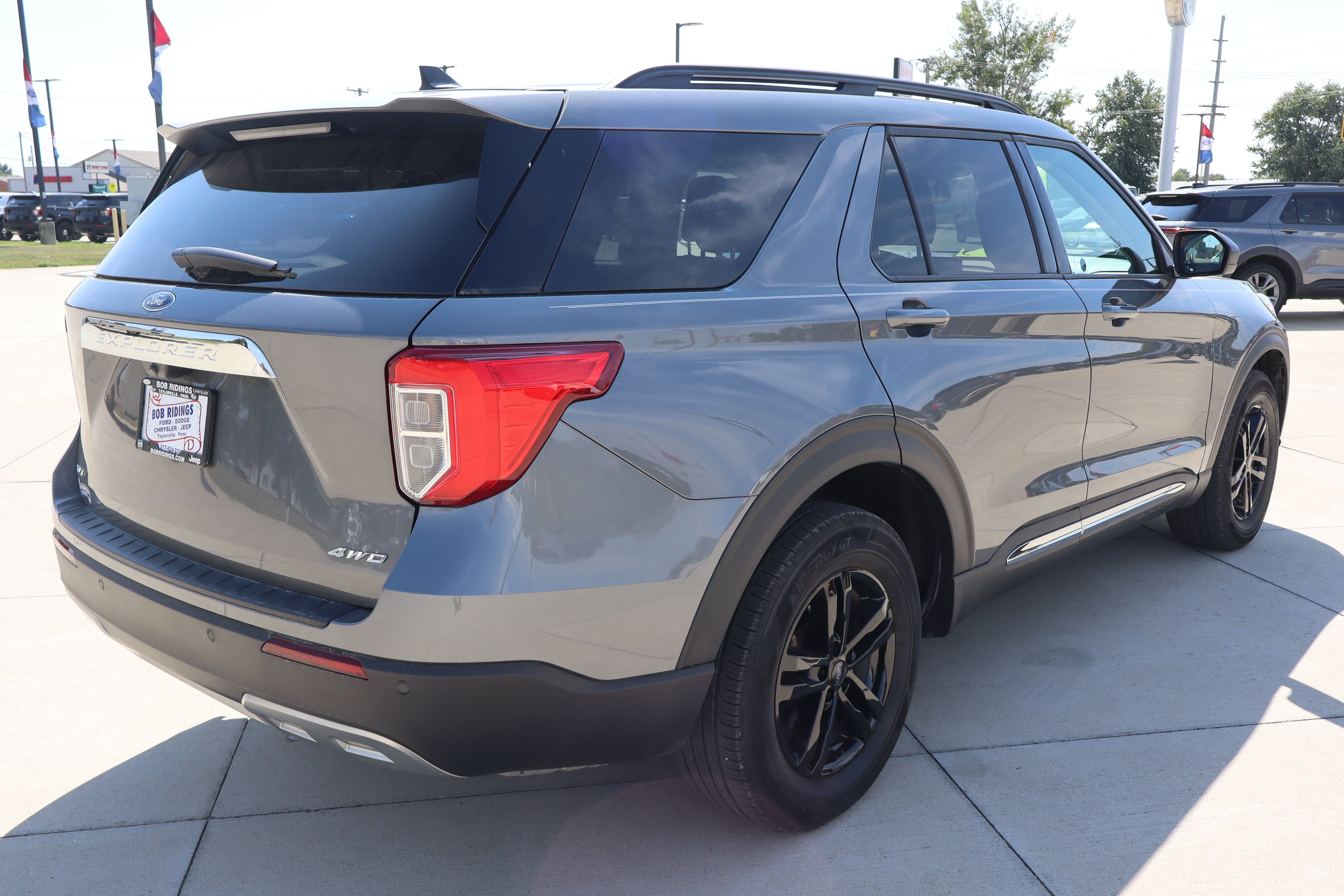 Used 2024 Ford Explorer XLT w/ Equipment Group 202A AWD/4WD image 5
