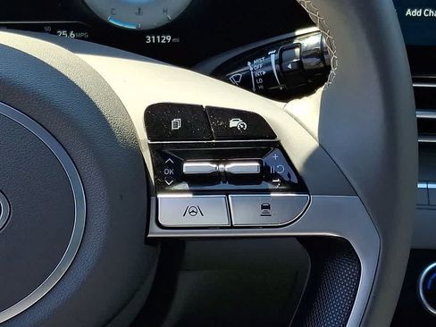 Used 2025 Hyundai Elantra SEL FWD image 22