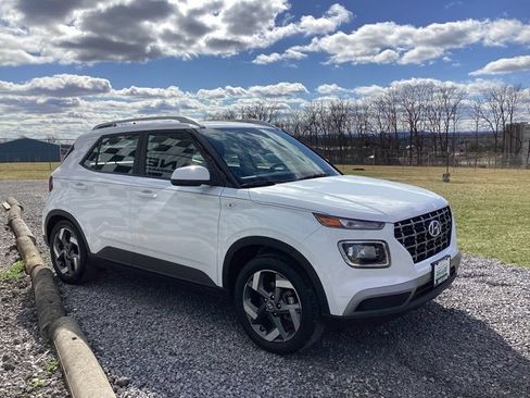 Used 2022 Hyundai Venue SEL w/ Cargo Package image 10