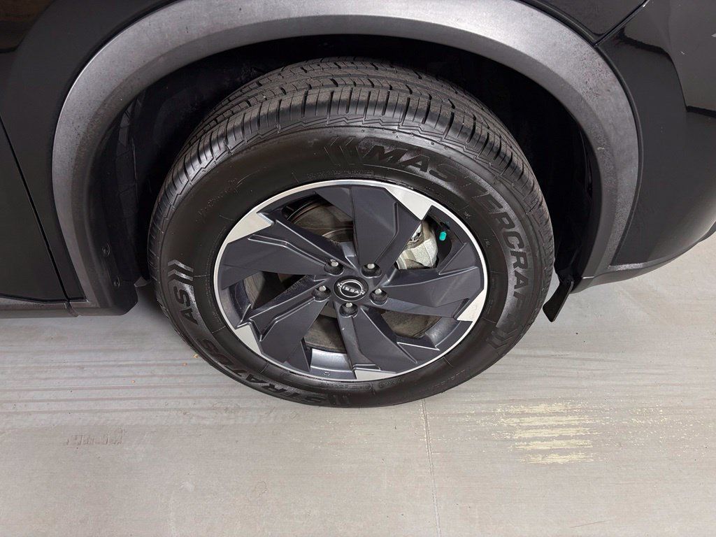 Used 2024 Nissan Rogue SV FWD image 10