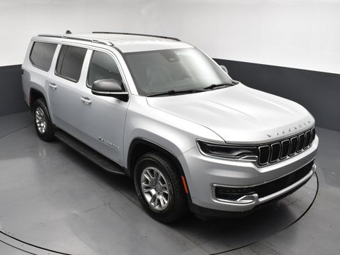 Used 2024 Jeep Wagoneer L 4WD image 23