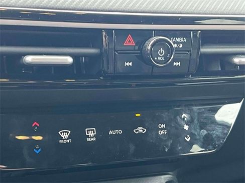 Used 2025 Nissan Kicks SR image 32