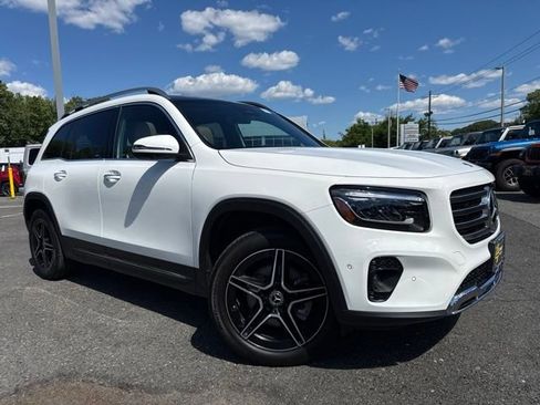 Used 2026 Mercedes-Benz GLB 250 4MATIC image 1