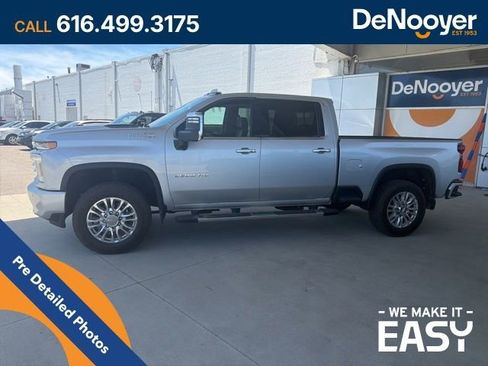 Used 2023 Chevrolet Silverado 2500 High Country AWD/4WD image 2