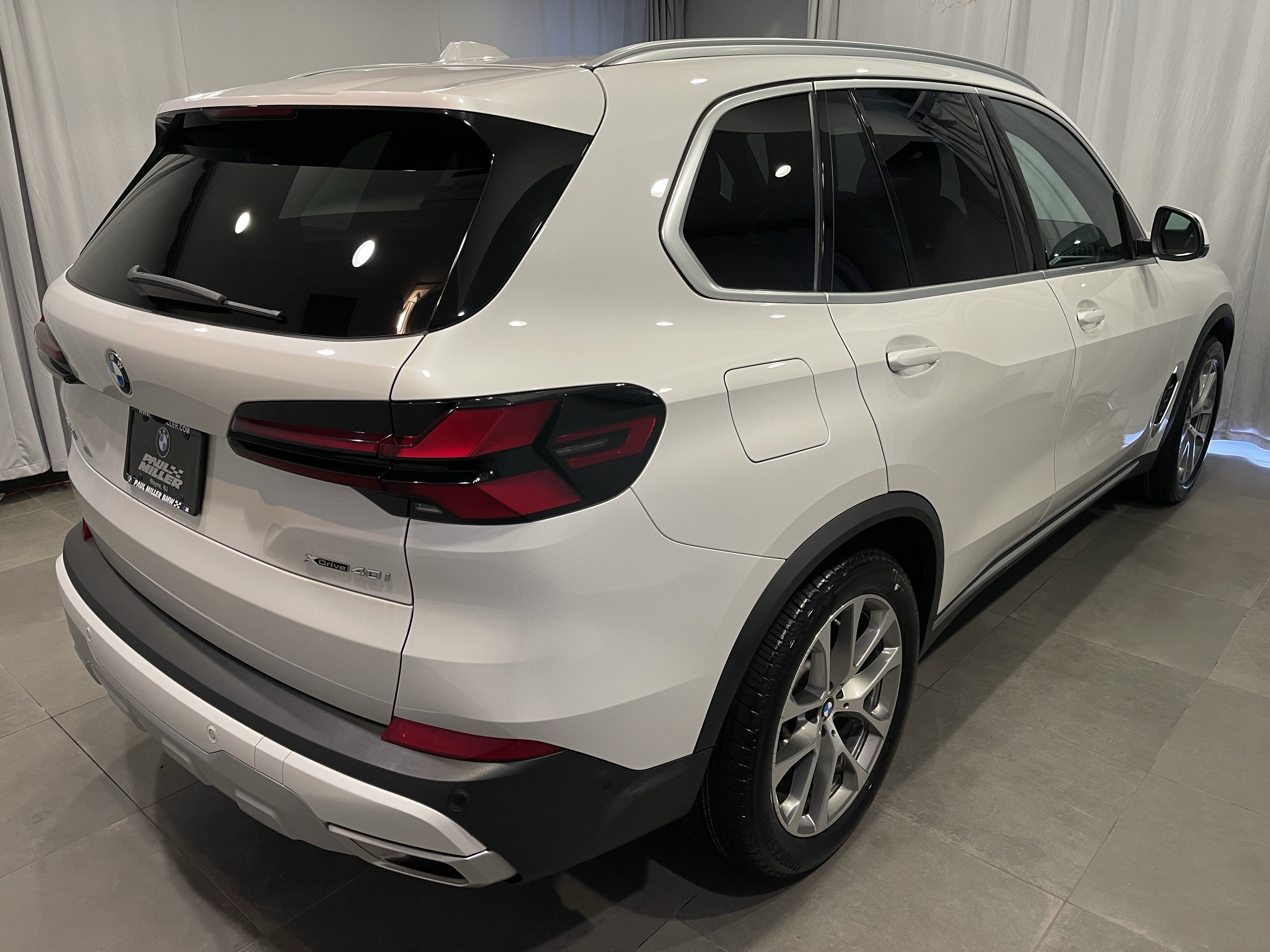 Certified 2024 BMW X5 xDrive40i w/ Parking Assistance Package AWD/4WD image 6