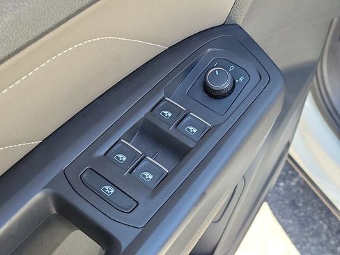 Used 2023 Volkswagen Atlas Cross Sport SE FWD image 19