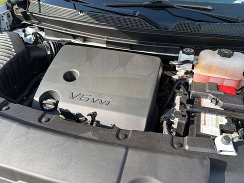 Used 2022 Chevrolet Traverse LT FWD image 36