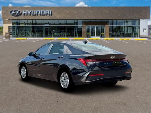 Certified 2026 Hyundai Elantra Hybrid FWD image 5