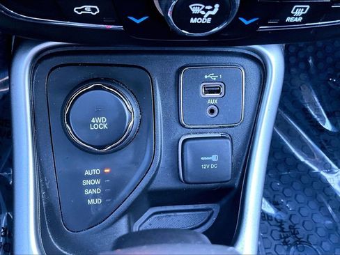 Used 2019 Jeep Compass Latitude w/ Cold Weather Group image 16