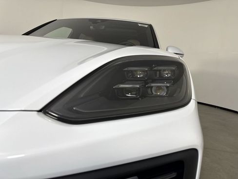 Certified 2026 Porsche Cayenne E-Hybrid AWD/4WD image 11