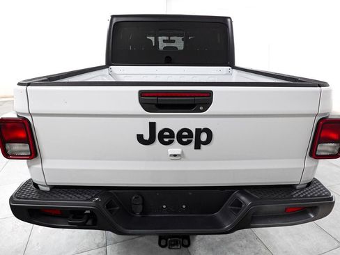 Used 2022 Jeep Gladiator Sport AWD/4WD image 6