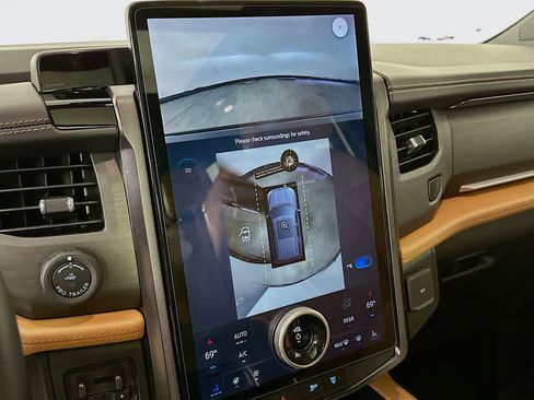 Certified 2023 Ford Expedition Platinum image 28