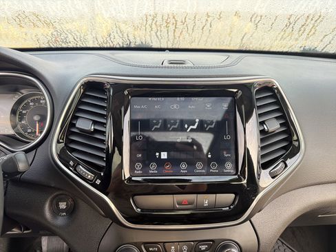 Used 2022 Jeep Cherokee Limited image 23