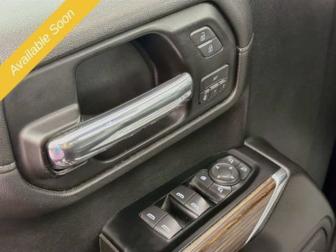 Used 2019 Chevrolet Silverado 1500 High Country w/ Technology Package AWD/4WD image 18