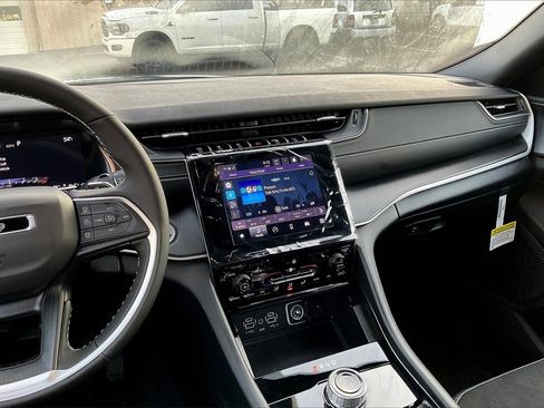 New 2025 Jeep Grand Cherokee L Altitude image 7