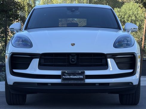 Used 2025 Porsche Macan image 10