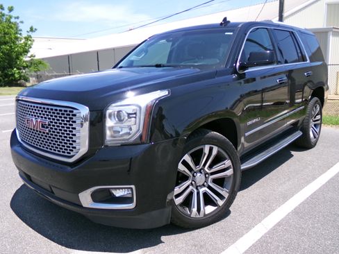 Used 2017 GMC Yukon Denali w/ Open Road Package AWD/4WD image 1