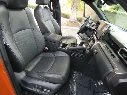 Used 2025 Toyota Tacoma TRD Off-Road w/ TRD Off Road Premium Package image 32