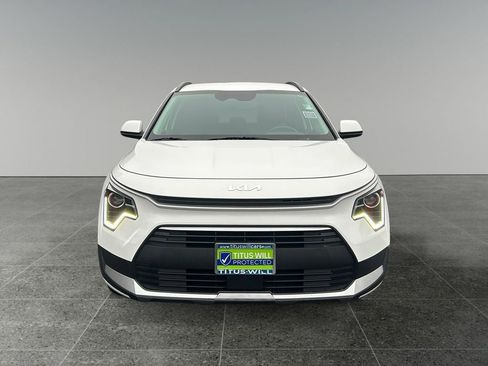 Used 2023 Kia Niro EX image 2