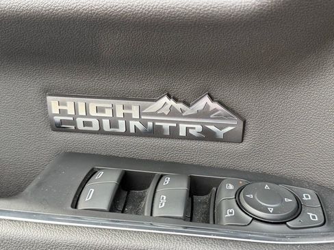 Used 2023 Chevrolet Silverado 1500 High Country w/ High Country Premium Package image 4