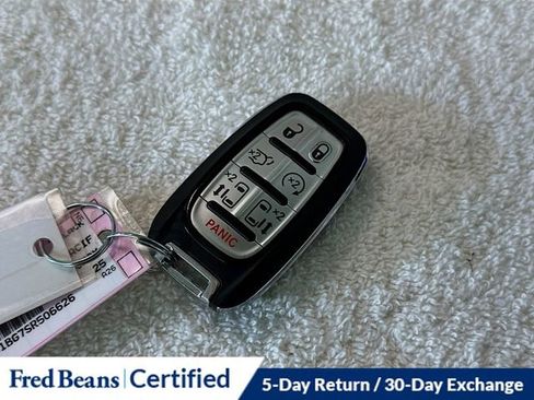 Used 2025 Chrysler Pacifica Select image 29