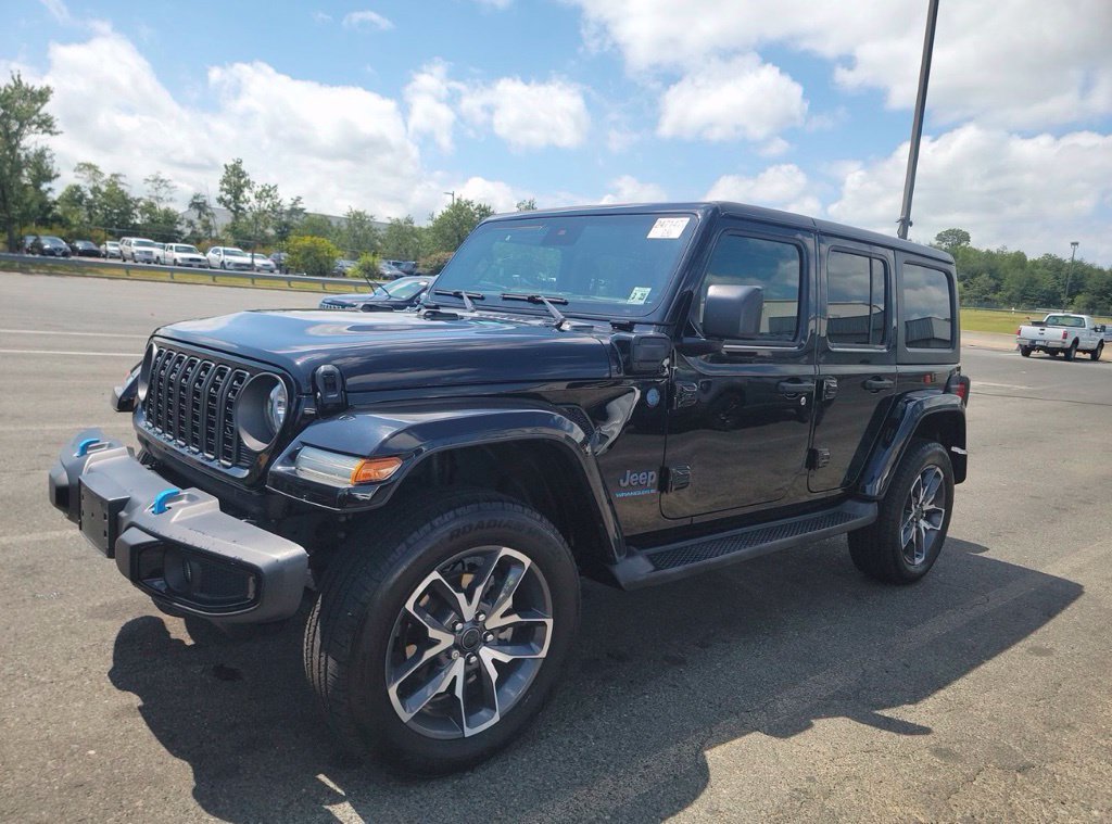 Used 2024 Jeep Wrangler Unlimited w/ Convenience Group AWD/4WD image 6