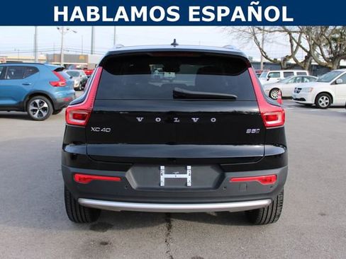 Used 2025 Volvo XC40 B5 Core image 4