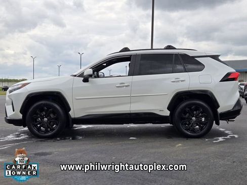 Used 2022 Toyota RAV4 SE image 6